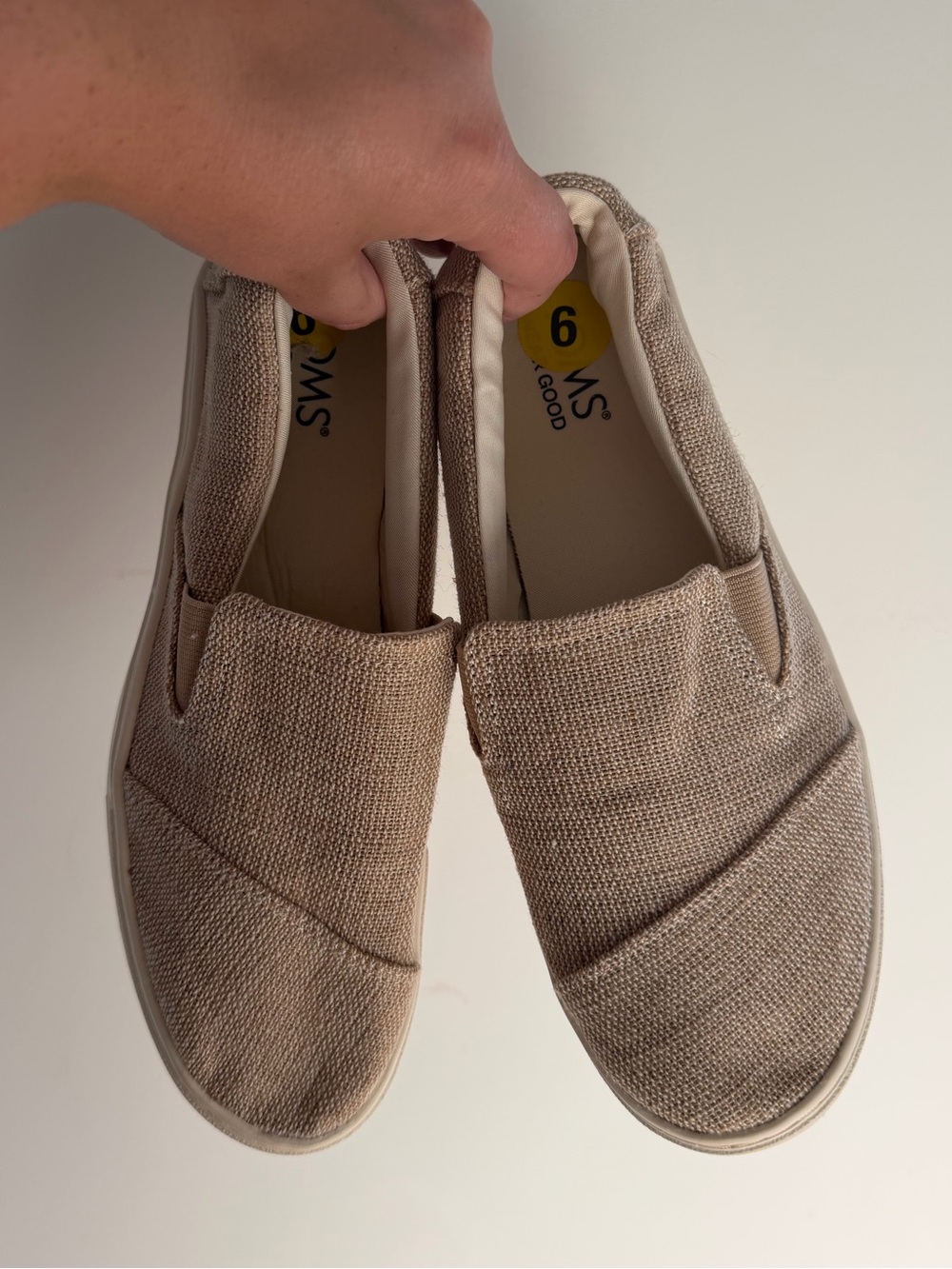 Toms Women's Slip-On Sneakers in Tan Canvas Size 6